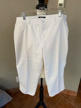 Roz & Ali White Cropped Stretch Jeans